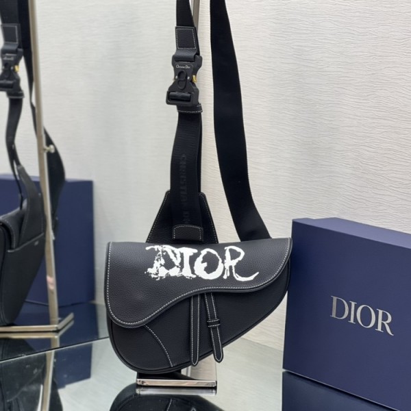 Dior 스트랩 버클 백