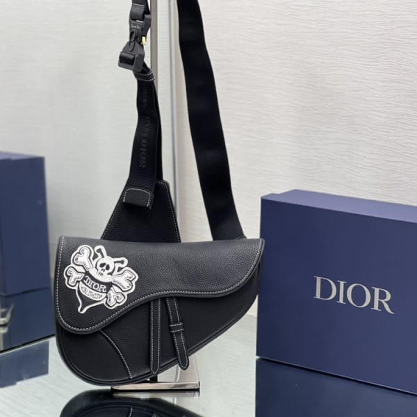 Dior 스트랩 버클 백