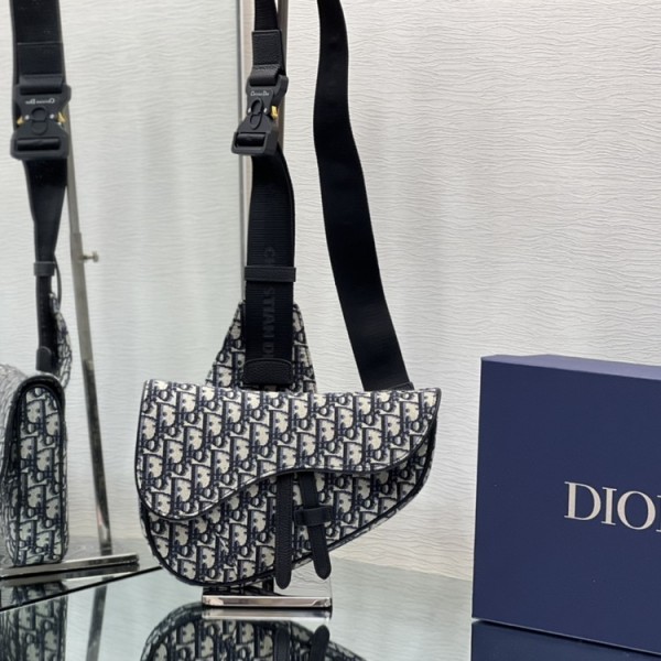 Dior 스트랩 버클 백