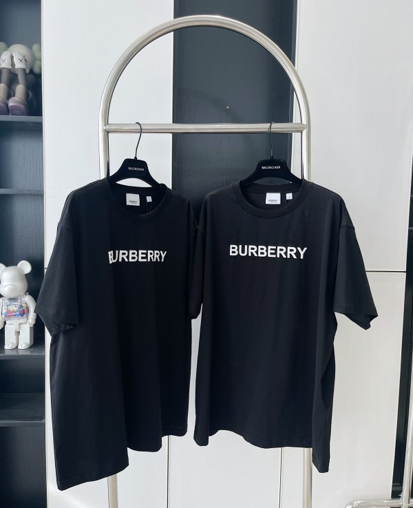 V공장 Burberry 삼색 프린트 반팔